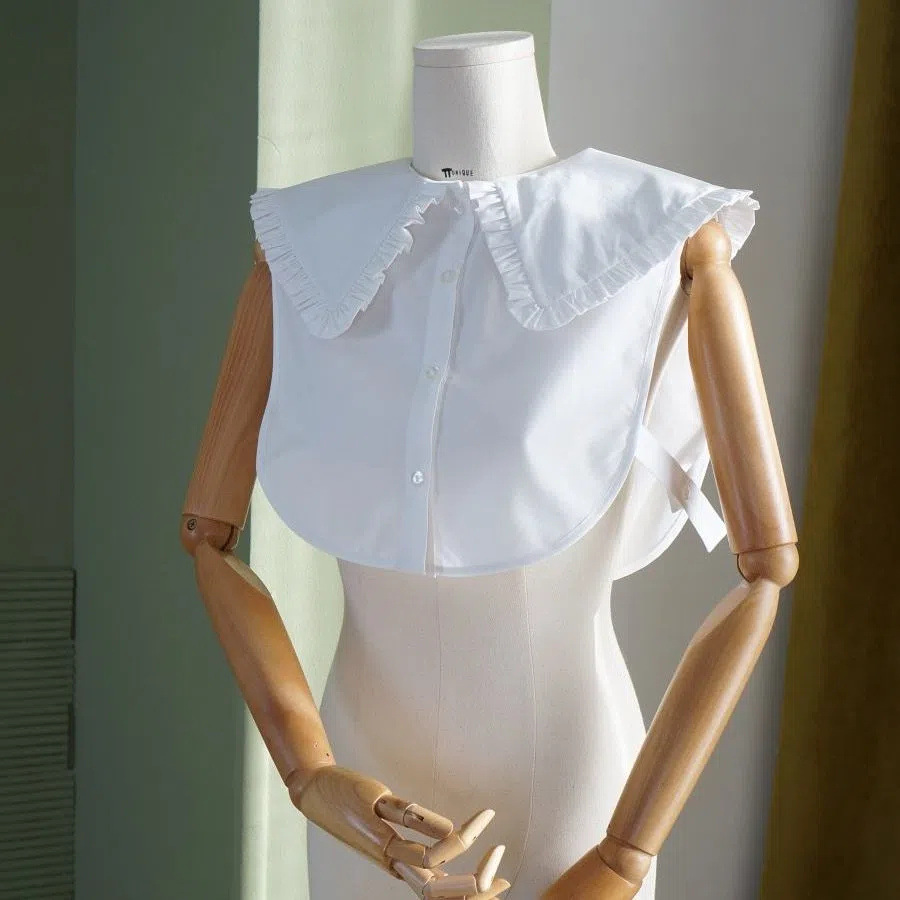 Decorative embroidered fake collar with ruffles 58 01