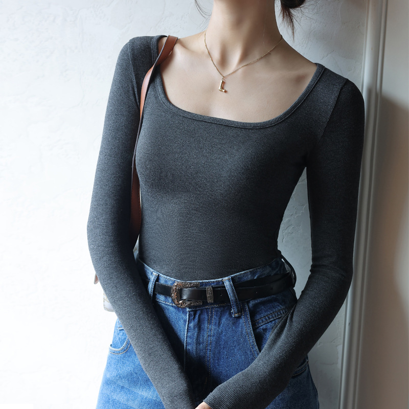 Low-neck long-sleeved slim-fitting top 24 01