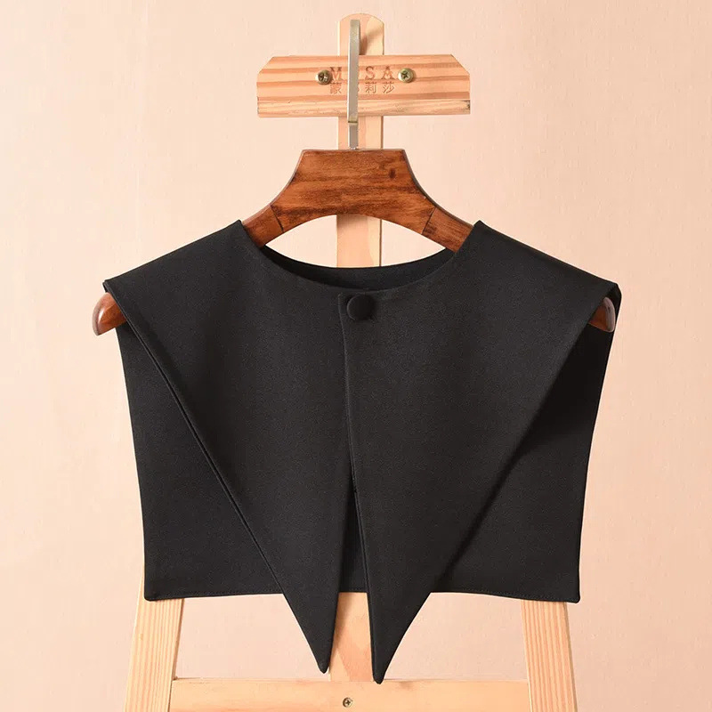 Round neck inner shirt with fake collar is versatile 60 02